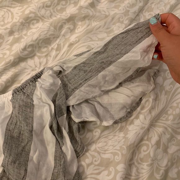 lulu’s off the shoulder flowy striped top 🦋✨ - Picture 5 of 6